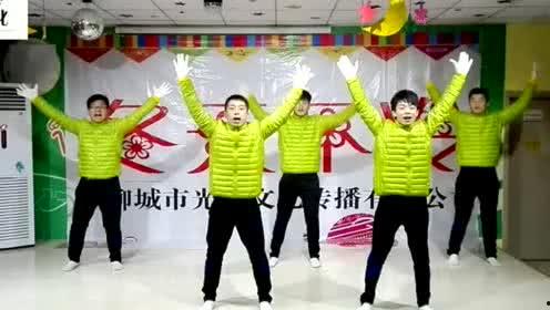 爱上幼儿园早操视频,跟随爱上幼儿园的节奏舞动童年