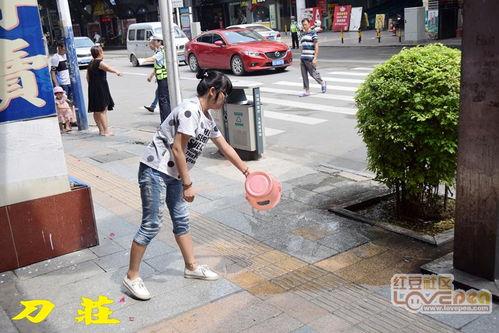 女童随地小便视频,文明素养教育刻不容缓