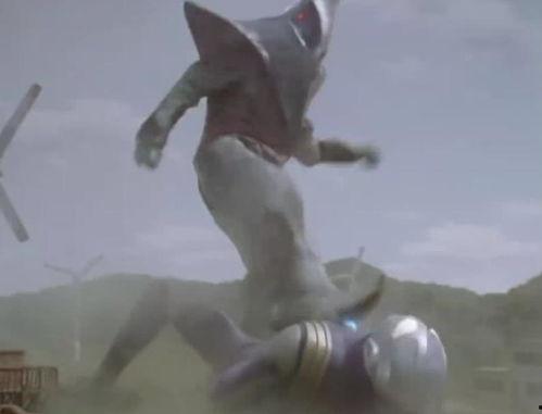 奥特曼被踩视频,一场意外的“英雄陨落”